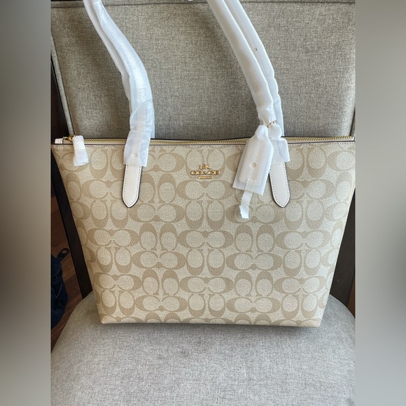 NWT！2PCS COACH ZIP TOP TOTE IN SIGNATURE CANVAS（4455）AND ID CARD CASE WALLET - Picture 2 of 16